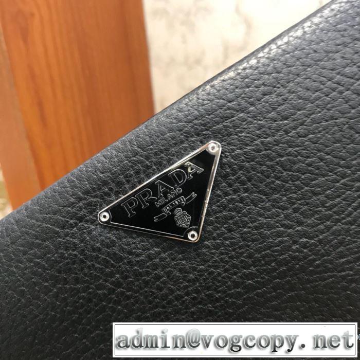 プラダ おススメの秋冬アイテムをCHECK  PRADA 2019トレンドファッション新品 ポーチ 今季トレンドをうまく取り