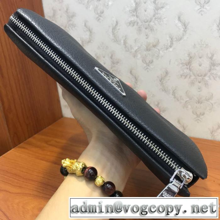 プラダ おススメの秋冬アイテムをCHECK  PRADA 2019トレンドファッション新品 ポーチ 今季トレンドをうまく取り