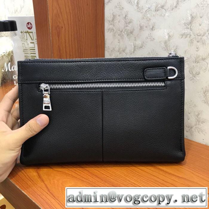 ポーチ  お洒落で秋冬注目トレンド プラダ 更にトレンドが急上昇中 PRADA  【2019秋冬】の注目トレンド