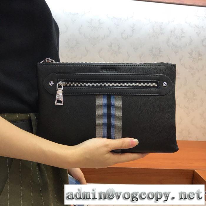 ポーチ  お洒落で秋冬注目トレンド プラダ 更にトレンドが急上昇中 PRADA  【2019秋冬】の注目トレンド