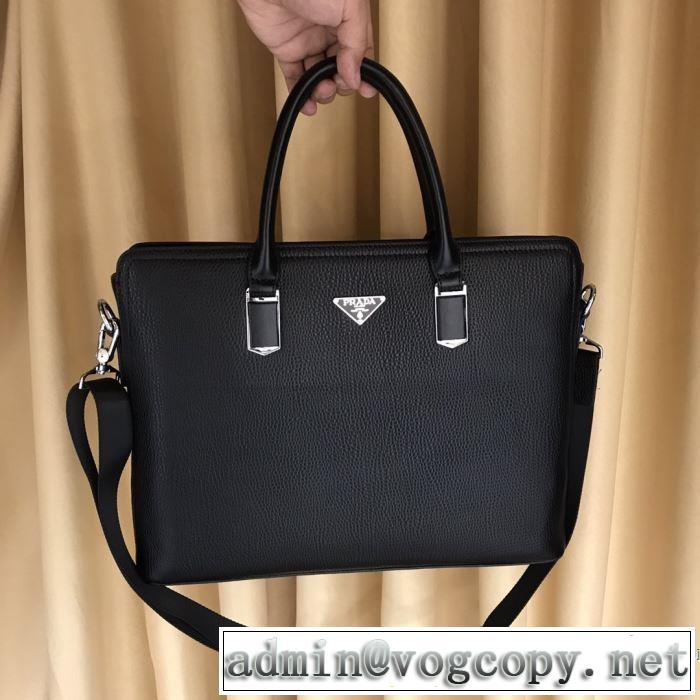 2019-20秋冬トレンドファッション プラダ PRADA 最新秋冬トレンドをチェック ハンドバッグ 秋冬流行りファション