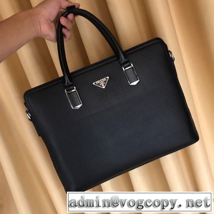 2019-20秋冬トレンドファッション プラダ PRADA 最新秋冬トレンドをチェック ハンドバッグ 秋冬流行りファション