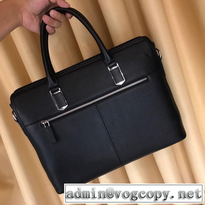 2019-20秋冬トレンドファッション プラダ PRADA 最新秋冬トレンドをチェック ハンドバッグ 秋冬流行りファション