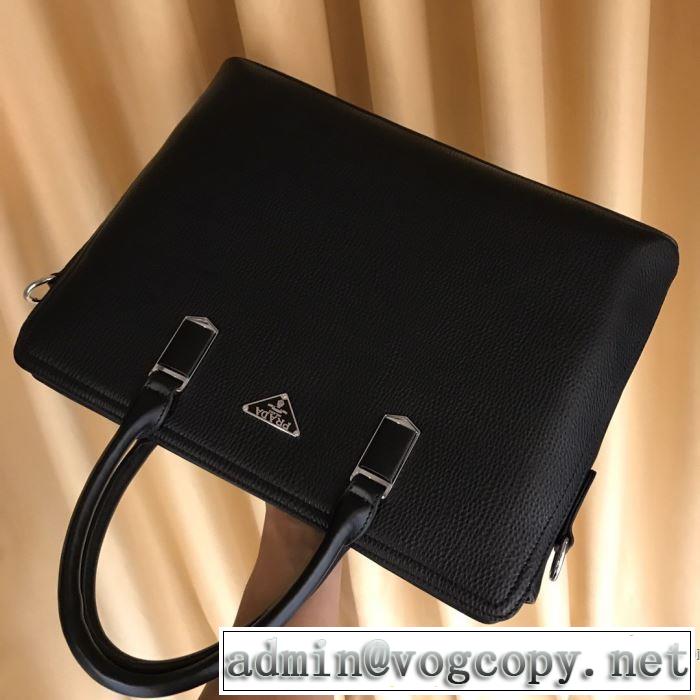 2019-20秋冬トレンドファッション プラダ PRADA 最新秋冬トレンドをチェック ハンドバッグ 秋冬流行りファション