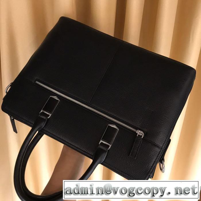 2019-20秋冬トレンドファッション プラダ PRADA 最新秋冬トレンドをチェック ハンドバッグ 秋冬流行りファション