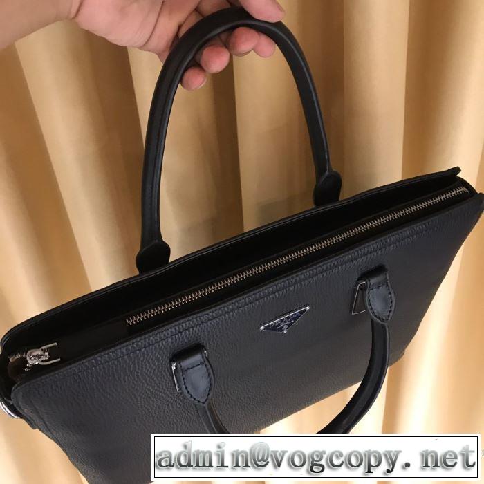 2019-20秋冬トレンドファッション プラダ PRADA 最新秋冬トレンドをチェック ハンドバッグ 秋冬流行りファション
