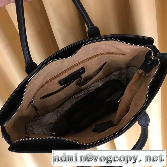 2019-20秋冬トレンドファッション プラダ PRADA 最新秋冬トレンドをチェック ハンドバッグ 秋冬流行りファション