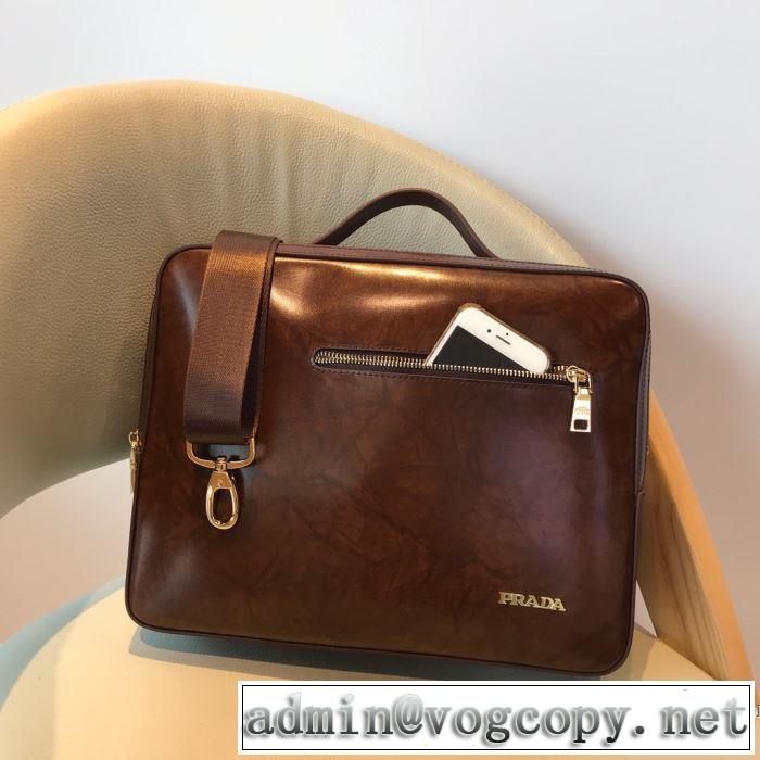 ハンドバッグ  最新秋冬トレンドをチェック！2019-20秋冬 プラダ絶対おさえるべきカラーと最新  PRADA 今年の流行りファション