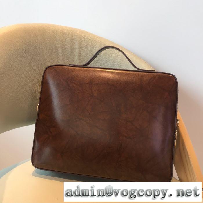 ハンドバッグ  最新秋冬トレンドをチェック！2019-20秋冬 プラダ絶対おさえるべきカラーと最新  PRADA 今年の流行りファション