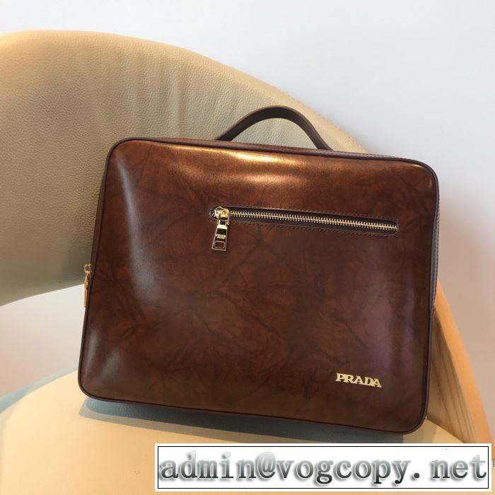 ハンドバッグ  最新秋冬トレンドをチェック！2019-20秋冬 プラダ絶対おさえるべきカラーと最新  PRADA 今年の流行りファション