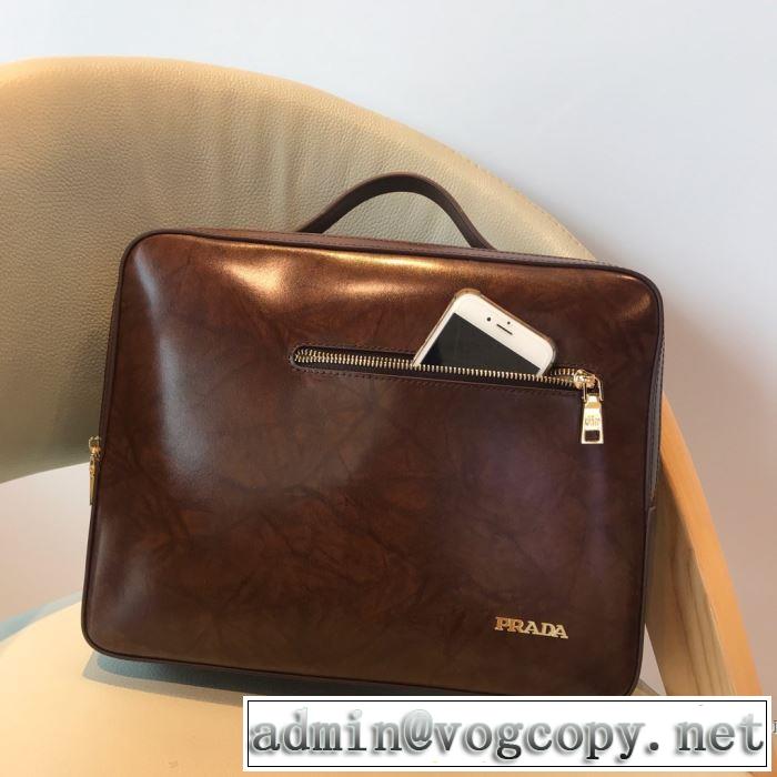 ハンドバッグ  最新秋冬トレンドをチェック！2019-20秋冬 プラダ絶対おさえるべきカラーと最新  PRADA 今年の流行りファション