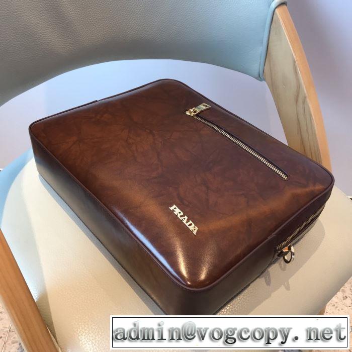 ハンドバッグ  最新秋冬トレンドをチェック！2019-20秋冬 プラダ絶対おさえるべきカラーと最新  PRADA 今年の流行りファション