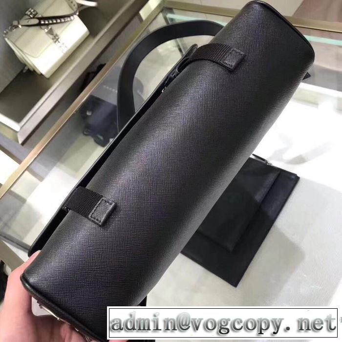 秋にこれがはやりそう プラダ PRADA 注目の秋ファッション一番 ハンドバッグ 2019秋冬トレンド押さえておきたい