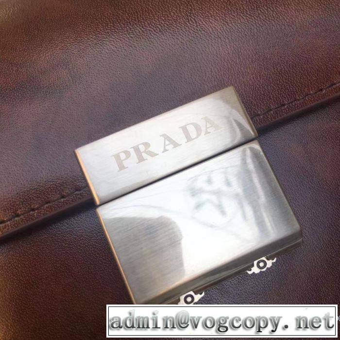 PRADA おしゃれに秋を迎えるために プラダ 2019トレンドカラー秋冬セール  ポーチ 人気ブランドの秋冬新色