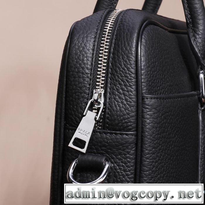 ハンドバッグ  とにかく完璧ブランド新作 プラダ 秋服コーデ2019年版 PRADA 大胆なチェックの人気トレンド