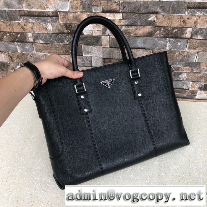ハンドバッグ  秋冬もちろん主役級 プラダ 大人かわいい秋冬コーデを楽しみ PRADA 2019秋のファッショントレンドはこれ