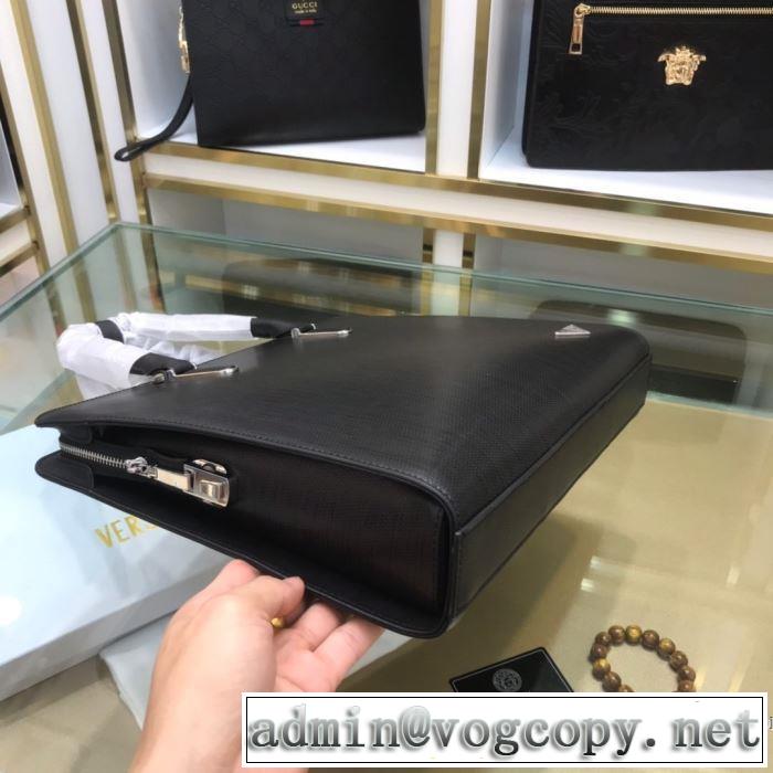 ハンドバッグ  秋冬コーデと相性がいい プラダ 2019トレンド秋冬おすすめ安い PRADA  おしゃれなファッションコーデ