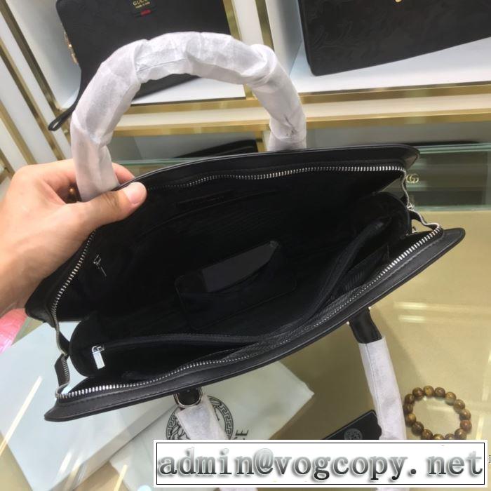 ハンドバッグ  秋冬コーデと相性がいい プラダ 2019トレンド秋冬おすすめ安い PRADA  おしゃれなファッションコーデ