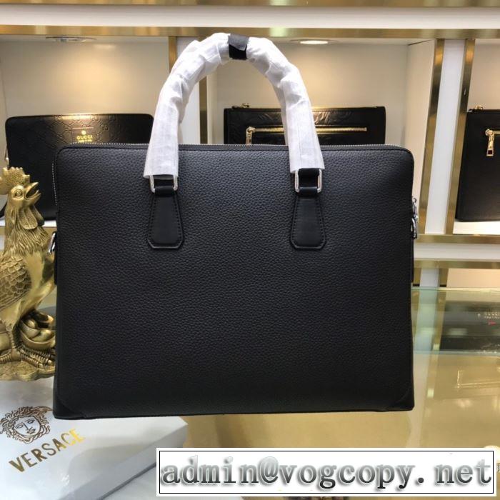 PRADA 秋冬から人気継続中 プラダ  シンプルに着こなしたい ハンドバッグ 最速2019秋冬トレンドブランド