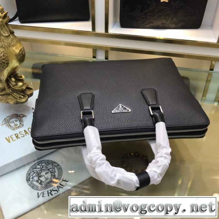 PRADA 秋冬から人気継続中 プラダ  シンプルに着こなしたい ハンドバッグ 最速2019秋冬トレンドブランド