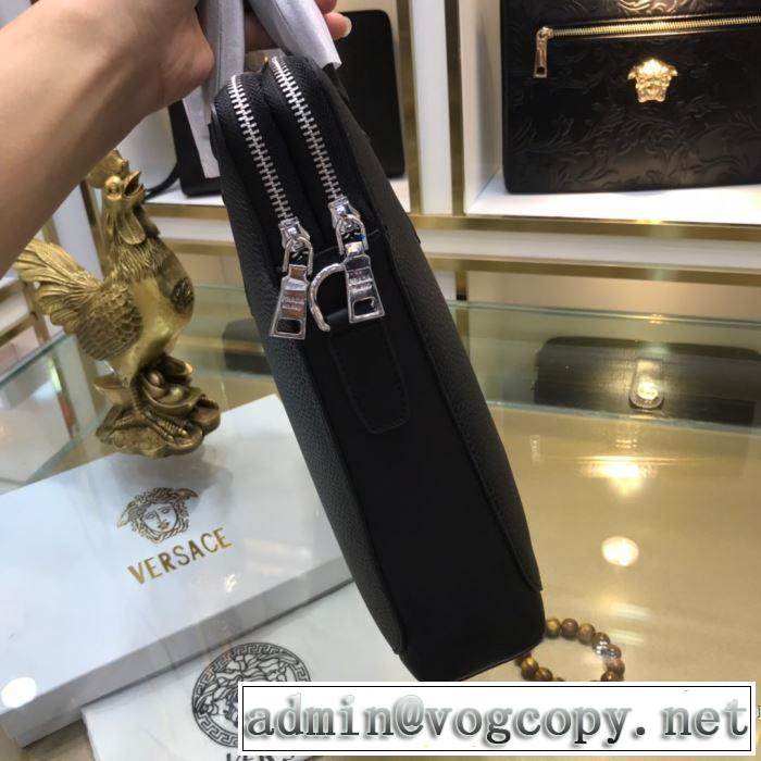 PRADA 秋冬から人気継続中 プラダ  シンプルに着こなしたい ハンドバッグ 最速2019秋冬トレンドブランド