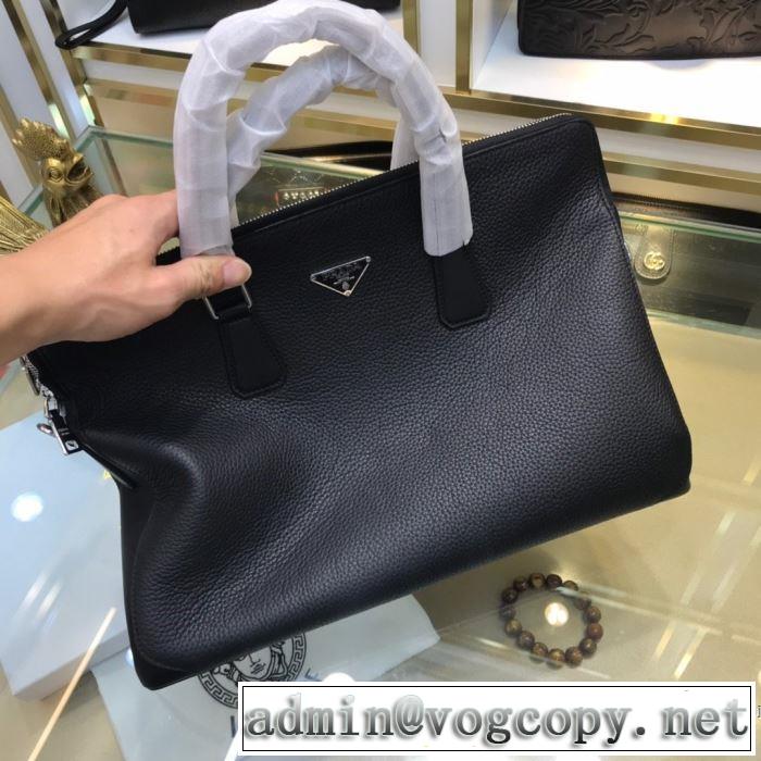 PRADA 秋冬から人気継続中 プラダ  シンプルに着こなしたい ハンドバッグ 最速2019秋冬トレンドブランド