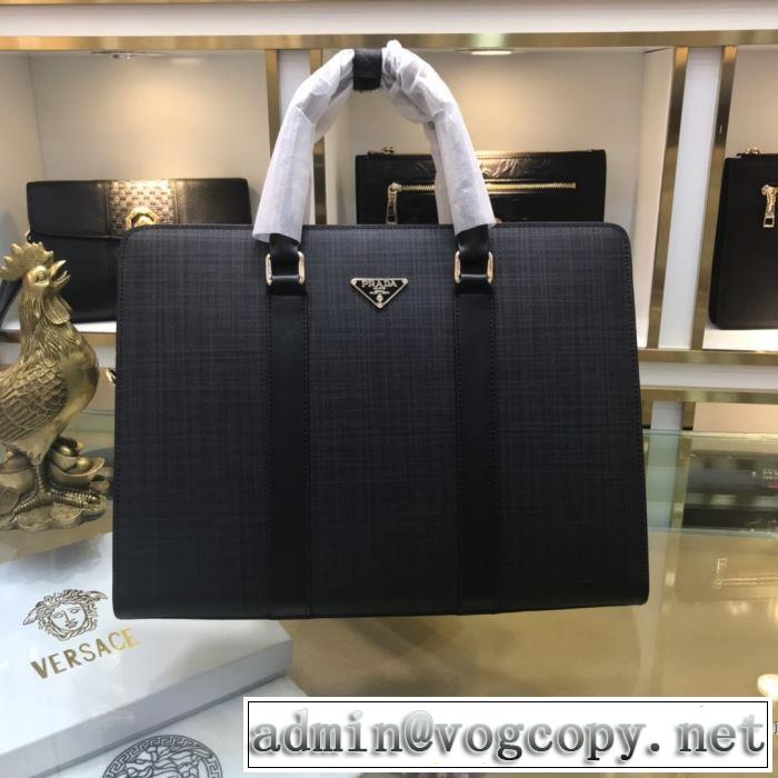 気になる2019年秋のファッション 秋トレンドの新定番 プラダ PRADA ハンドバッグ  今から取り入れられるトレンド