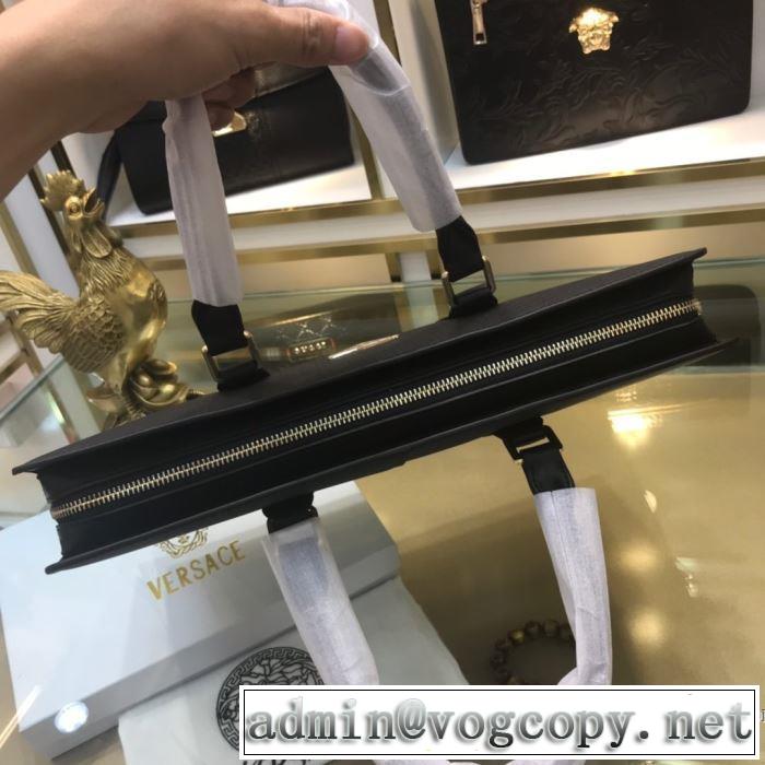 気になる2019年秋のファッション 秋トレンドの新定番 プラダ PRADA ハンドバッグ  今から取り入れられるトレンド