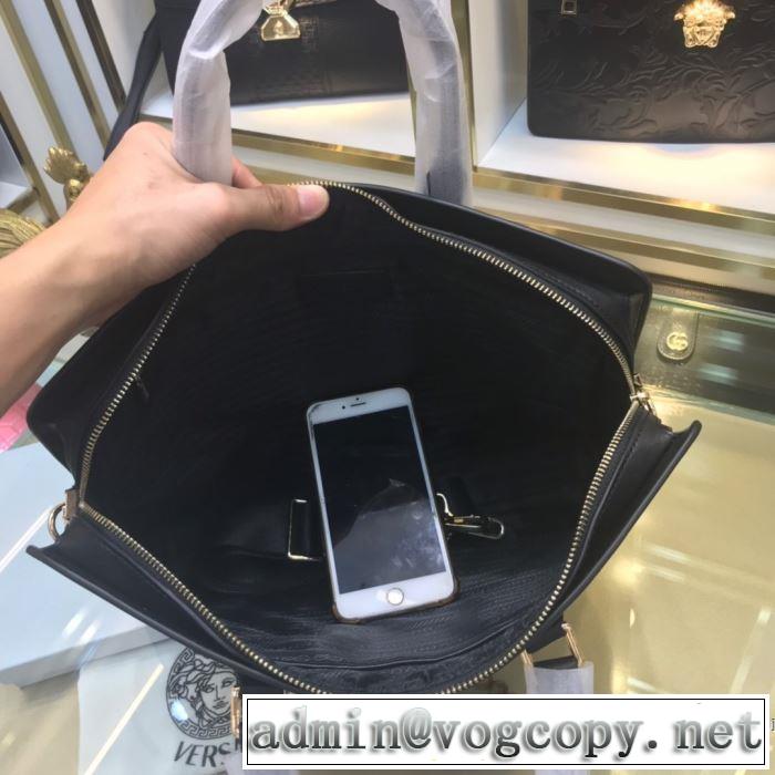 気になる2019年秋のファッション 秋トレンドの新定番 プラダ PRADA ハンドバッグ  今から取り入れられるトレンド