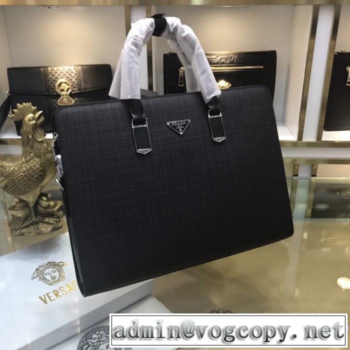 プラダ 2019年秋冬に欠かせない PRADA トレンド入り確実最新コレクション ハンドバッグ 活躍するトレンドアイテム