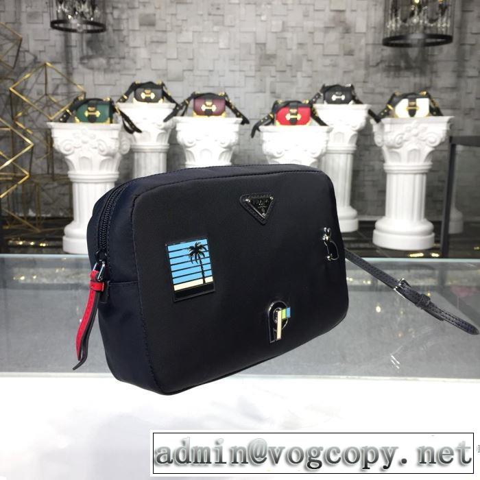 2019?2020秋冬流行色紹介 プラダ最新秋冬トレンドをチェック  PRADA ポーチ 秋冬流行りファション