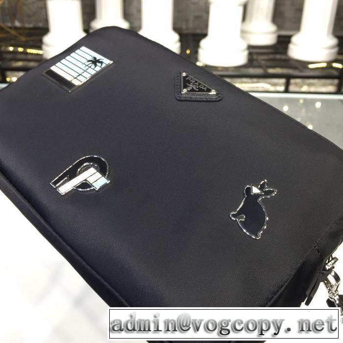 2019?2020秋冬流行色紹介 プラダ最新秋冬トレンドをチェック  PRADA ポーチ 秋冬流行りファション