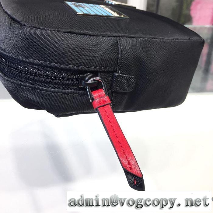 2019?2020秋冬流行色紹介 プラダ最新秋冬トレンドをチェック  PRADA ポーチ 秋冬流行りファション