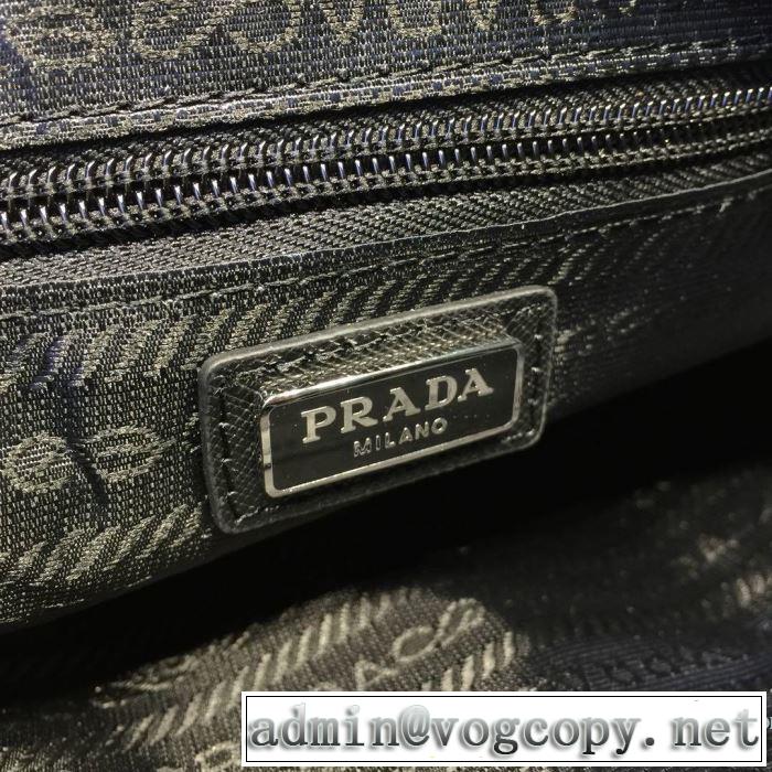 2019?2020秋冬流行色紹介 プラダ最新秋冬トレンドをチェック  PRADA ポーチ 秋冬流行りファション