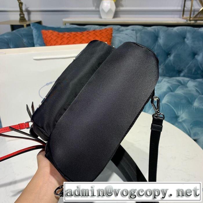 リュック やっぱり優しい色 プラダ 【2019秋冬トレンド】押さえておきたい PRADA サイズのよさを感じる新作