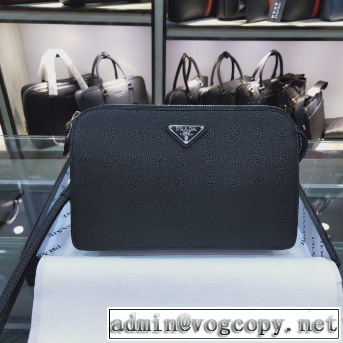 プラダ 秋トレンドの新定番 PRADA 気になる2019年秋のファッション ポーチ 今から取り入れられるトレンド