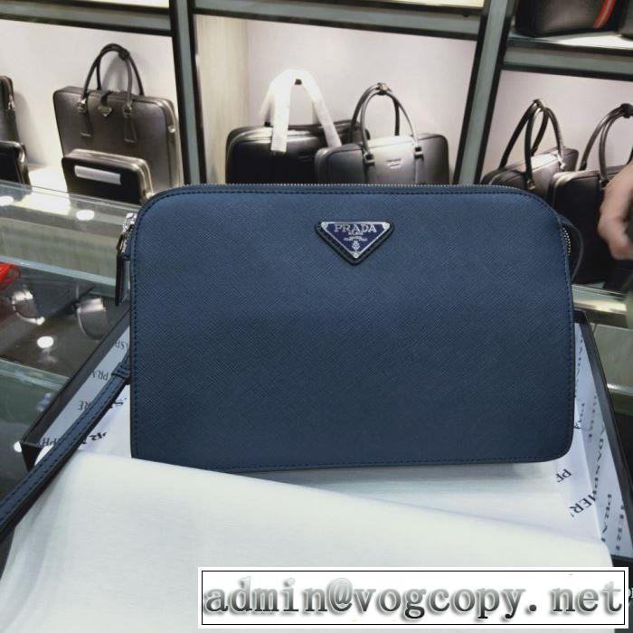 プラダ 秋トレンドの新定番 PRADA 気になる2019年秋のファッション ポーチ 今から取り入れられるトレンド