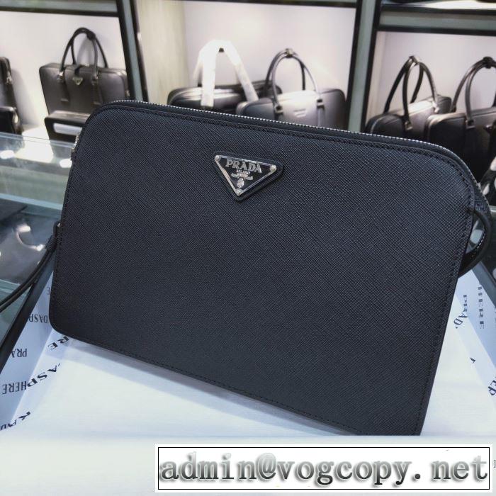プラダ 秋トレンドの新定番 PRADA 気になる2019年秋のファッション ポーチ 今から取り入れられるトレンド