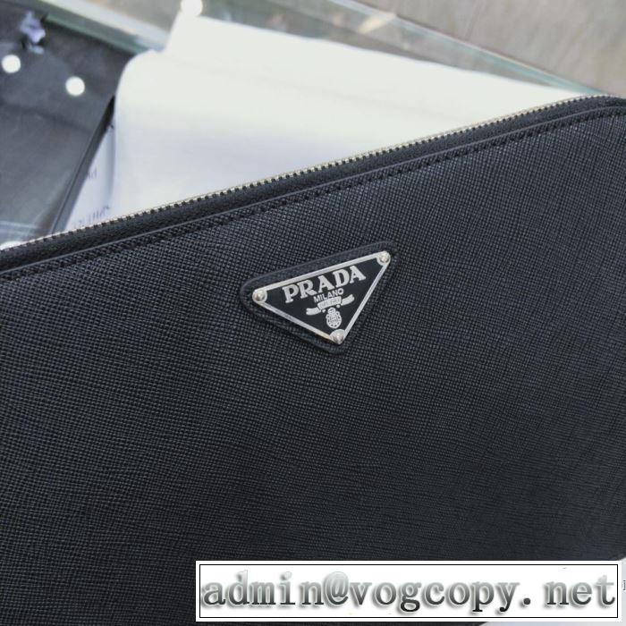 プラダ 秋トレンドの新定番 PRADA 気になる2019年秋のファッション ポーチ 今から取り入れられるトレンド