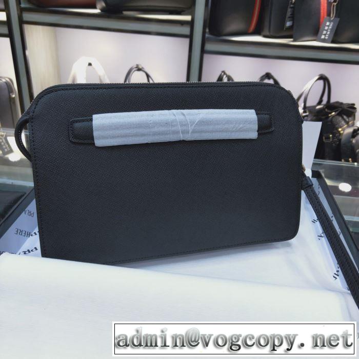 プラダ 秋トレンドの新定番 PRADA 気になる2019年秋のファッション ポーチ 今から取り入れられるトレンド