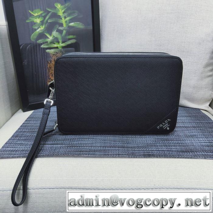 PRADA おしゃれでおすすめ今季トレンド ポーチおススメの秋冬アイテムをCHECK  プラダ 2019トレンドファッション新品