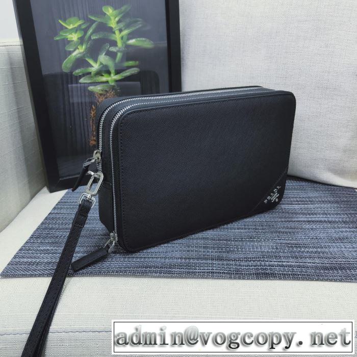 PRADA おしゃれでおすすめ今季トレンド ポーチおススメの秋冬アイテムをCHECK  プラダ 2019トレンドファッション新品