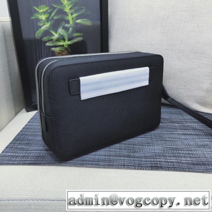 PRADA おしゃれでおすすめ今季トレンド ポーチおススメの秋冬アイテムをCHECK  プラダ 2019トレンドファッション新品