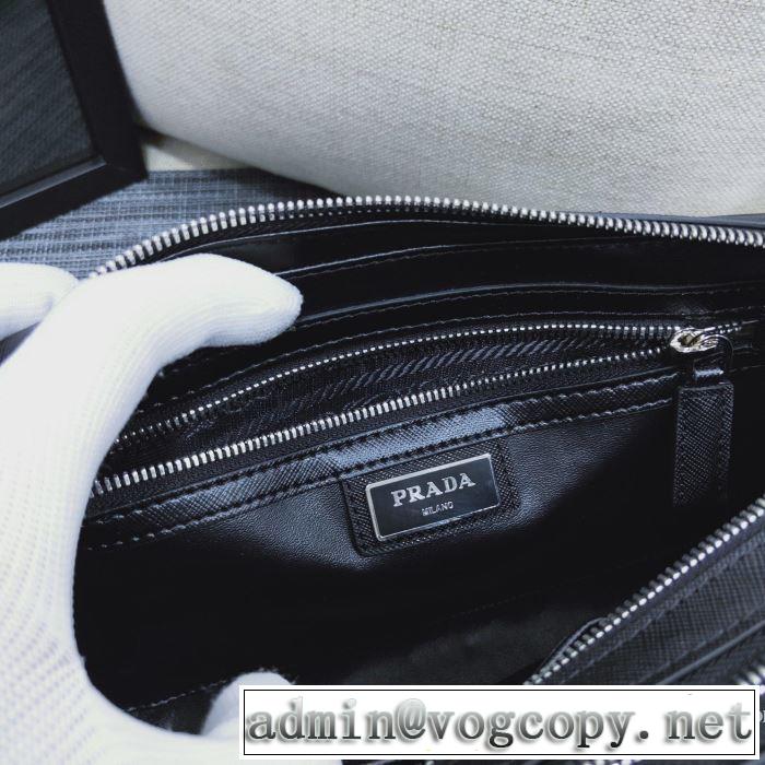 PRADA おしゃれでおすすめ今季トレンド ポーチおススメの秋冬アイテムをCHECK  プラダ 2019トレンドファッション新品