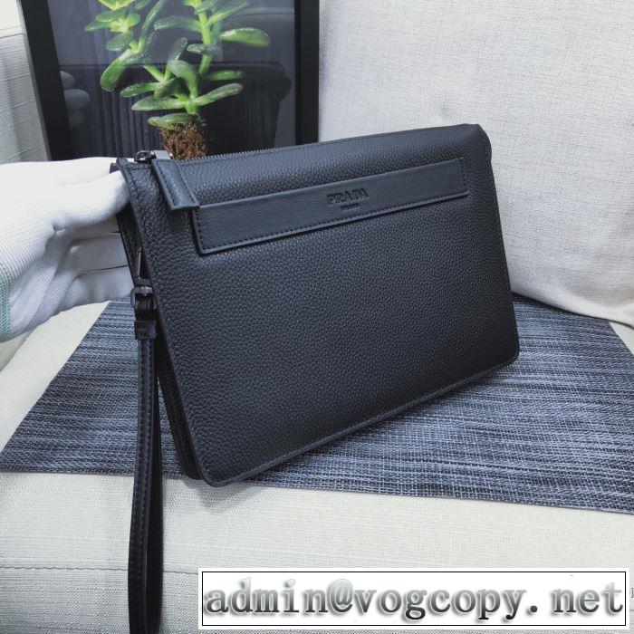 おしゃれ感度が高い秋冬トレンド ポーチ 先取り 2019/2020秋冬ファッション プラダ PRADA 最新作おすすめしたい秋冬