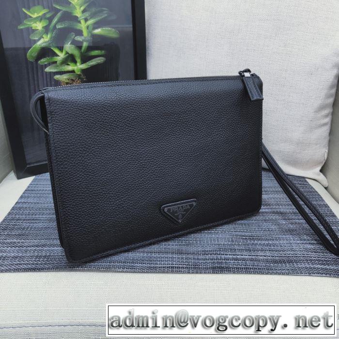 おしゃれ感度が高い秋冬トレンド ポーチ 先取り 2019/2020秋冬ファッション プラダ PRADA 最新作おすすめしたい秋冬
