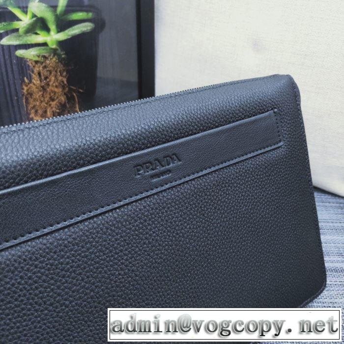 おしゃれ感度が高い秋冬トレンド ポーチ 先取り 2019/2020秋冬ファッション プラダ PRADA 最新作おすすめしたい秋冬