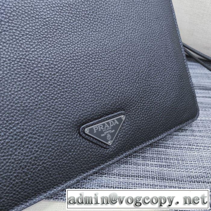 おしゃれ感度が高い秋冬トレンド ポーチ 先取り 2019/2020秋冬ファッション プラダ PRADA 最新作おすすめしたい秋冬