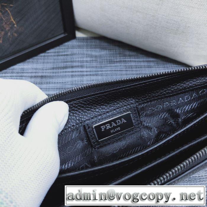 おしゃれ感度が高い秋冬トレンド ポーチ 先取り 2019/2020秋冬ファッション プラダ PRADA 最新作おすすめしたい秋冬