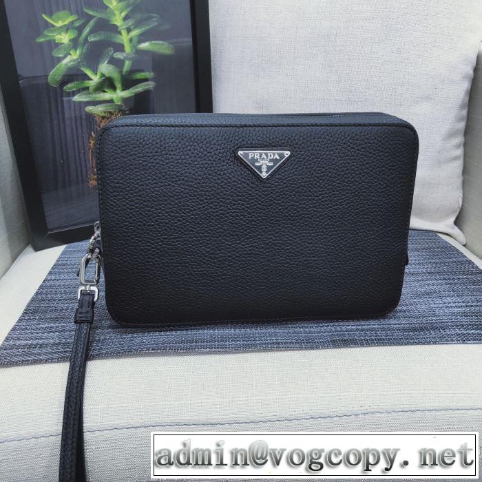 プラダ PRADA 2019-20秋冬トレンドファッション 最新秋冬トレンドをチェック ポーチ 秋冬流行りファション